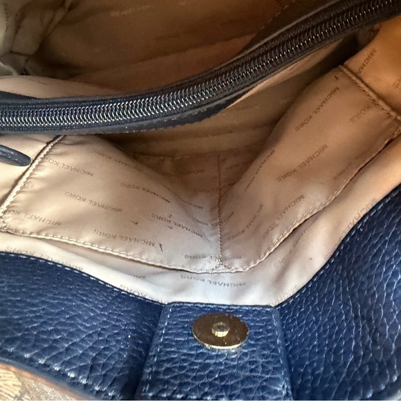 Michael Kors Navy Blue Leather Shoulder Bag w Gold Chain/Straps crossbody - Picture 9 of 13
